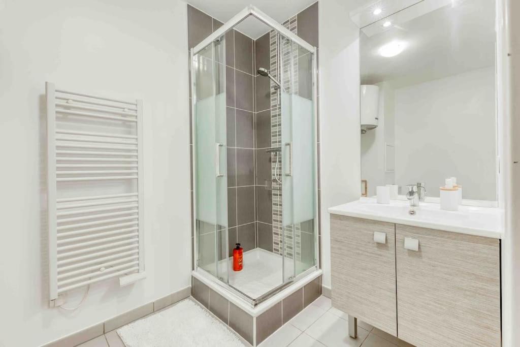 Appartement Moderne, Metro 7, Parking Et Jardin Villejuif Bagian luar foto